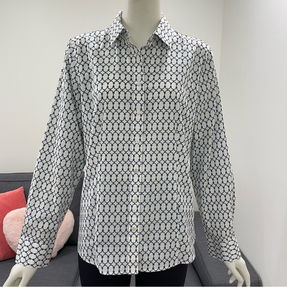 TALBOTS Wrinkle-Resistant Button Down Shirt Size 12 White & Blue Chain Print - Picture 2 of 16